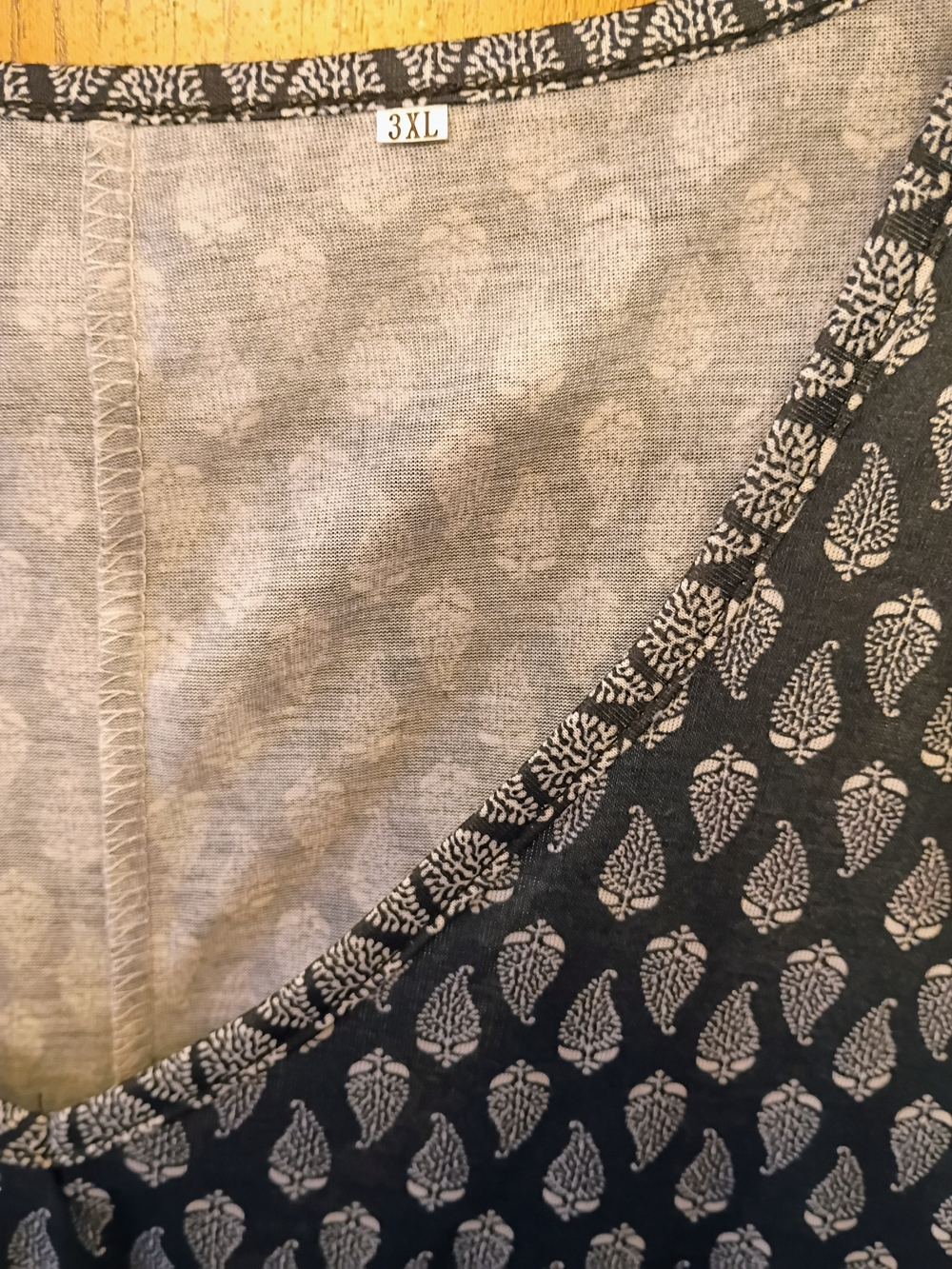 Casual V-Neck Short Sleeve Midi Dress in Navy Leaf Print - Picture 3 of 3